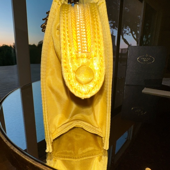 - PRADA Nylon Purse *RARE FIND* - Picture 5 of 7